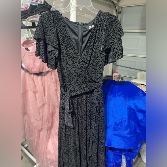 Black dress - Picture 6 of 6